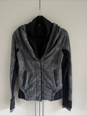 Lululemon To Class Jacket
Burlap Texture Black Dune / Black